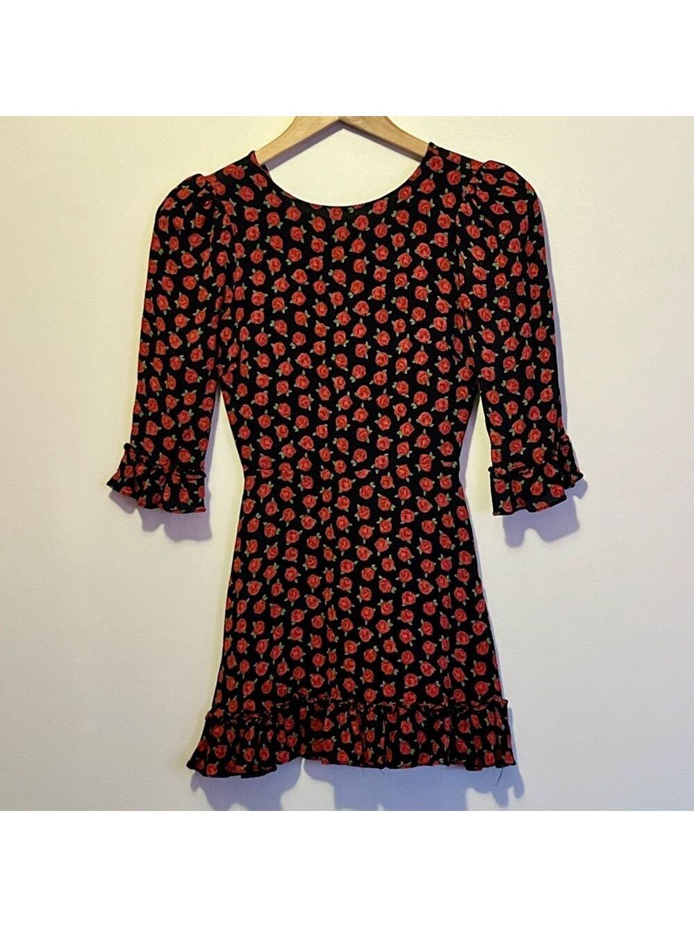 Reformation Doutzen Red Roses Cassandra Mini Dress size 0 like new floral ruffle